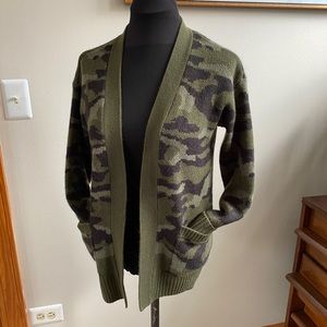Bobeau Camo camouflage cardigan sweater size small